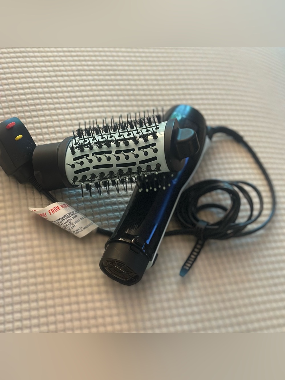 LIKE NEW Conair InfinitiPro The Knot Dr. All-in-One Medium Oval Hot Air Brush - Picture 2 of 4